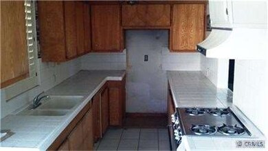 Very nice kitchen let's get cooking !