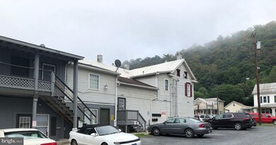 270 N Washington St unit APARTMENT A, Berkeley Springs, WV 25411 - photo 3
