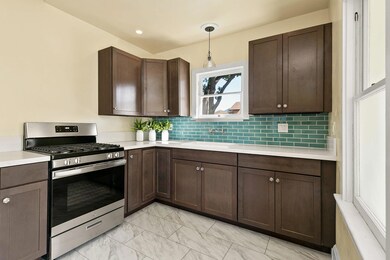 3-web-or-mls-UpmarketMedia_404WOakView-8