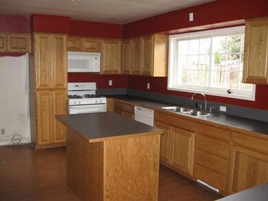 537 N 5th St, Central Point, OR 97502 - photo 3