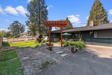 2413 E McAndrews Rd, Medford, OR 97504 - photo 2