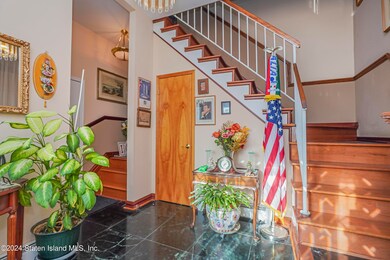 556 Winant Ave, Staten Island, NY 10309 - photo 5