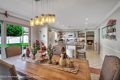 14-DINING ROOM