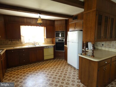 640 Elm St, Bally, PA 19503 - photo 6