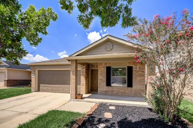 8947 Spurflower Path Ln, Houston, TX 77075 - photo 2