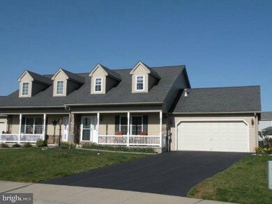 475 Daisy Dr, New Holland, PA 17557 - photo 2