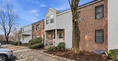 135 Wellington Dr, Farmington, CT 06032 - photo 2