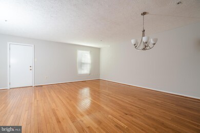 20534 Lowfield Dr, Germantown, MD 20874 - photo 3