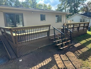 11041 Tillson Dr, South Lyon, MI 48178 - photo 2