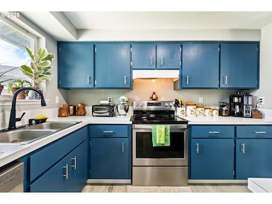 337 S Grove Ln, Sutherlin, OR 97479 - photo 2