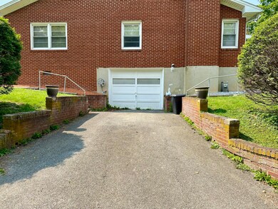 157 Walker St unit St, Ronceverte, WV 24970 - photo 4