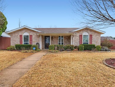 904 Shady Lake Dr, Bedford, TX 76021 - photo 2