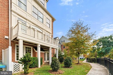 10689 Yorktown Ct, Fairfax, VA 22030 - photo 2