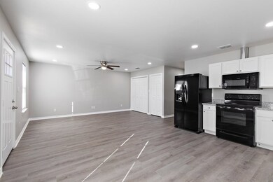 216 W Starr Ave, Nacogdoches, TX 75961 - photo 2