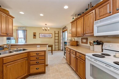 3736 Monarch Dr SW, Cedar Rapids, IA 52404 - photo 6