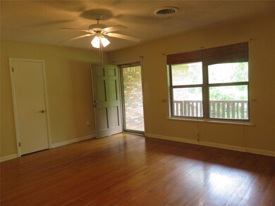 124 E Coffin St, Denison, TX 75021 - photo 6