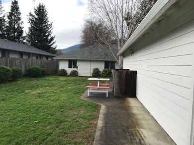 404 Pine St, Rogue River, OR 97537 - photo 6