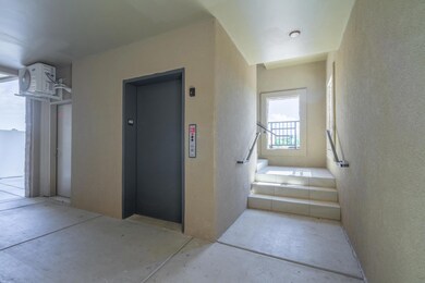 271 N Country Ln B 15-010
