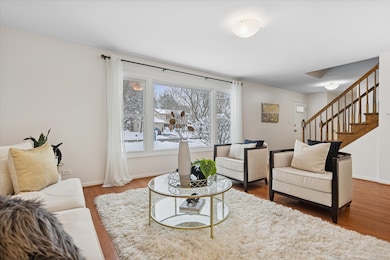 312 Leeds Ct, Naperville, IL 60565 - photo 4