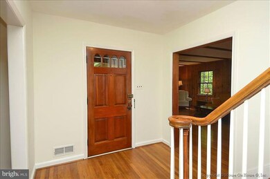 6670 Van Winkle Dr, Falls Church, VA 22044 - photo 3