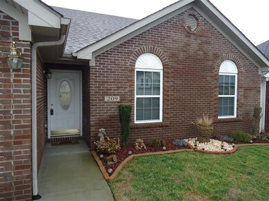 209 Hogan Dr, Frankfort, KY 40601 - photo 2