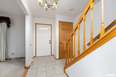 2926 Linden Ln, Bettendorf, IA 52722 - photo 4