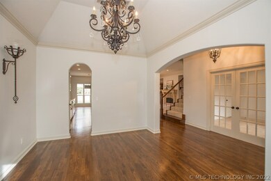 Archway in dining room/entry.