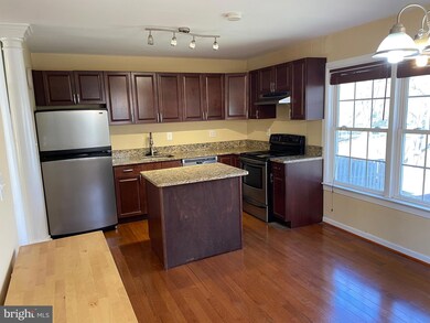 8917 Shamrock Ct, Springfield, VA 22152 - photo 4