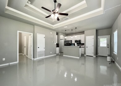 911 E Seideman St, Seguin, TX 78155 - photo 3