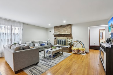 2300 Bellaire Ct, Des Plaines, IL 60016 - photo 4