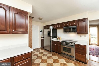 8501 Hill Spring Dr, Lutherville Timonium, MD 21093 - photo 7