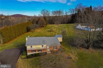 8199 Powder Ln, Zionsville, PA 18092 - photo 3