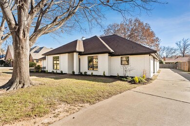 621 Evergreen Dr, Hurst, TX 76054 - photo 3