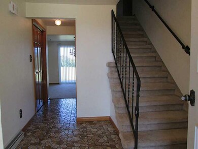Entry/Foyer.