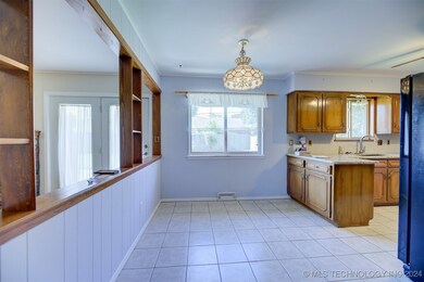 Spacious kitchen nook
