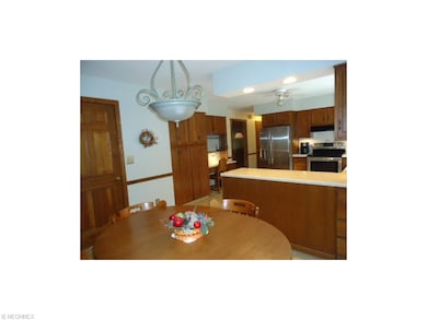 Large eat in Kitchen 21x13 was painted in 2012 wit