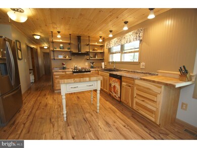 886 Brandon Ln, Schwenksville, PA 19473 - photo 5