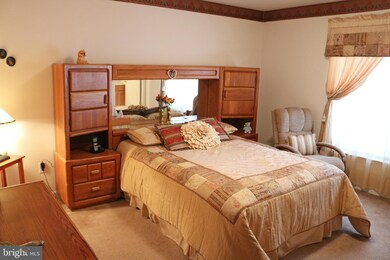 162 W Harmony Dr, Pottstown, PA 19464 - photo 7