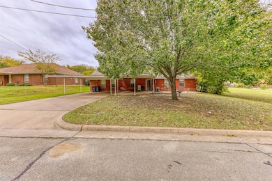 1420 W Ball St, Weatherford, TX 76086 - photo 2