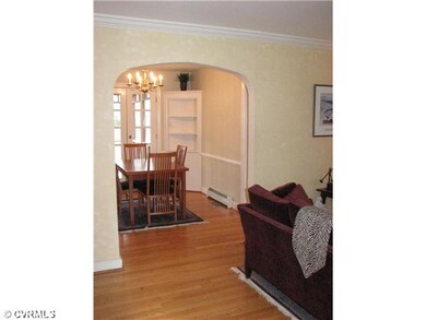 Living Room - Arch between living room and dining 