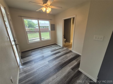 319 N Hogan St, Pryor, OK 74361 - photo 4