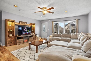 1226 10th St NW, Cedar Rapids, IA 52405 - photo 3