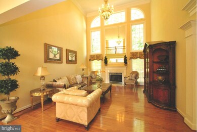 4884 Annamohr Dr, Fairfax, VA 22030 - photo 7