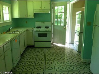 Kitchen - Spacious kitchen