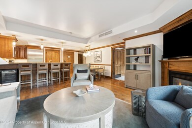 Aspen 21B Main Living