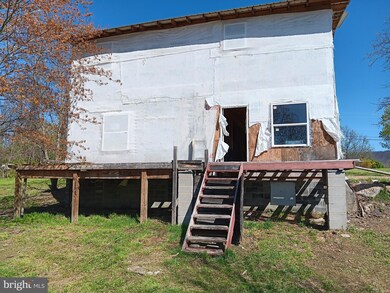 9432 Winchester Grade Rd, Berkeley Springs, WV 25411 - photo 4