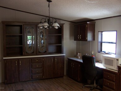 2940 W Reidhead 006