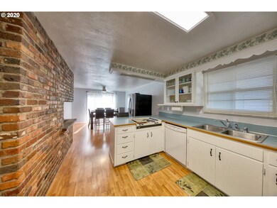 1555 Acacia Ave, Eugene, OR 97408 - photo 3