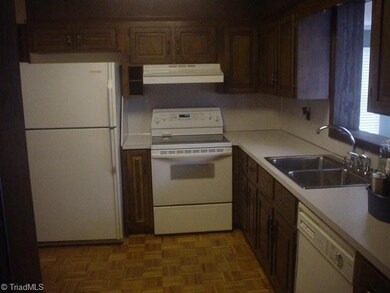 842 Holly Dr, Asheboro, NC 27205 - photo 4