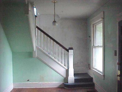 321 Main Street foyer